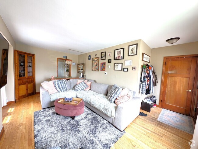 Building Photo - 2339 S 98th St Unit Lower Rental