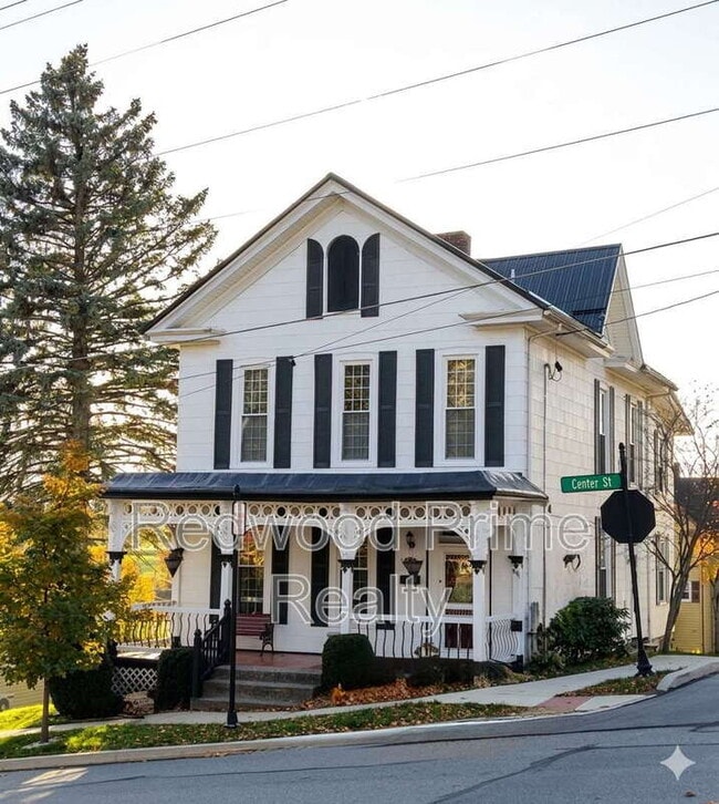 Photo - 401 S Center St