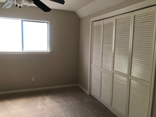 Dormitorio de arriba n.º 3 - 10019 Golden Sunshine Dr