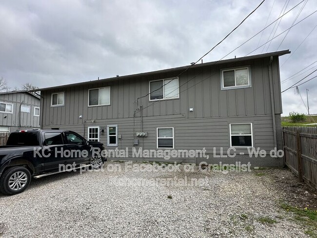 Building Photo - 300 Hill St