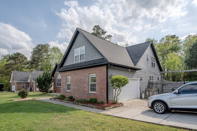 220 Dolphin Dr