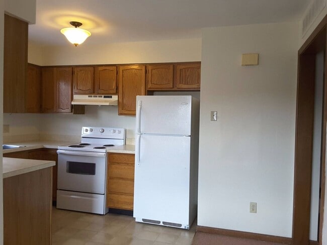 Building Photo - 120 S Silverwood Ln Unit APT. D