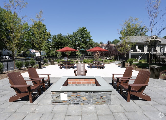 Yardley Crossing Luxury Apt and Townhomes