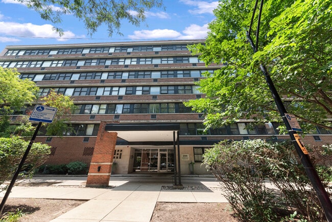 Building Photo - 2300 N Commonwealth Ave Rental