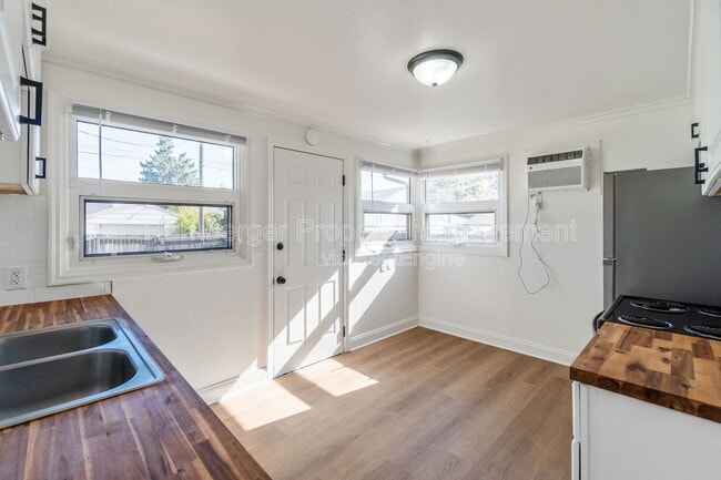 Photo - 4614 N Whitehouse St