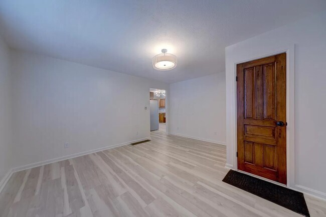 Photo - 270 Narrow St Unit 270