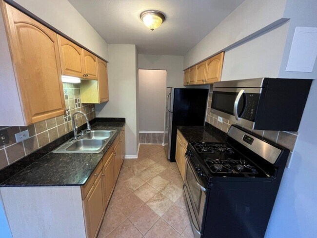Photo - 3057 N Narragansett Ave Unidad 2 Rental