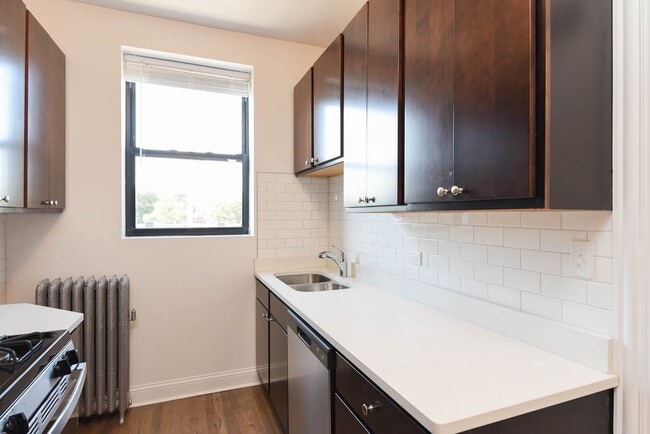 Photo - 2418 N Sawyer Ave Unidad W3