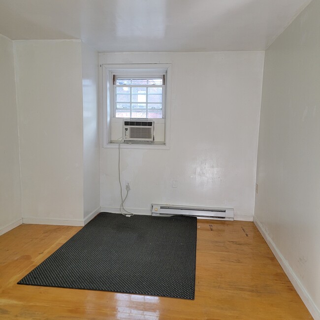 Photo - 929 W Grace St Unit second floor #2