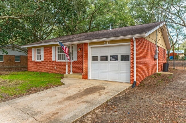 Photo - Renovated 3 bedroom house in Niceville!