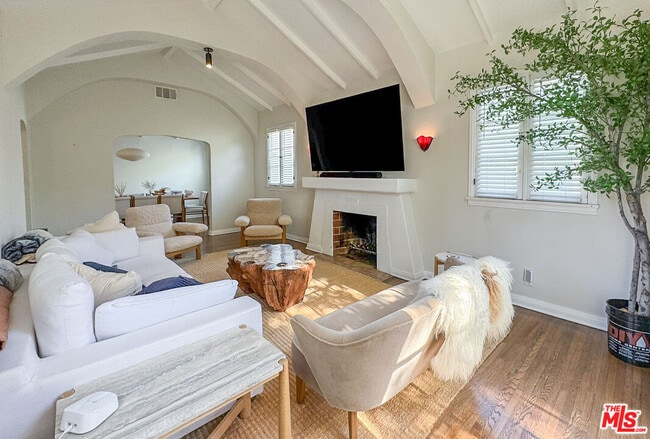 Photo - 345 Westbourne Dr