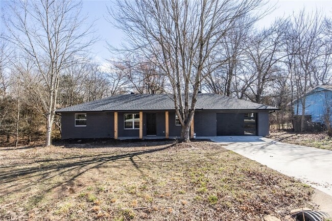 Building Photo - 17 Dillow Dr