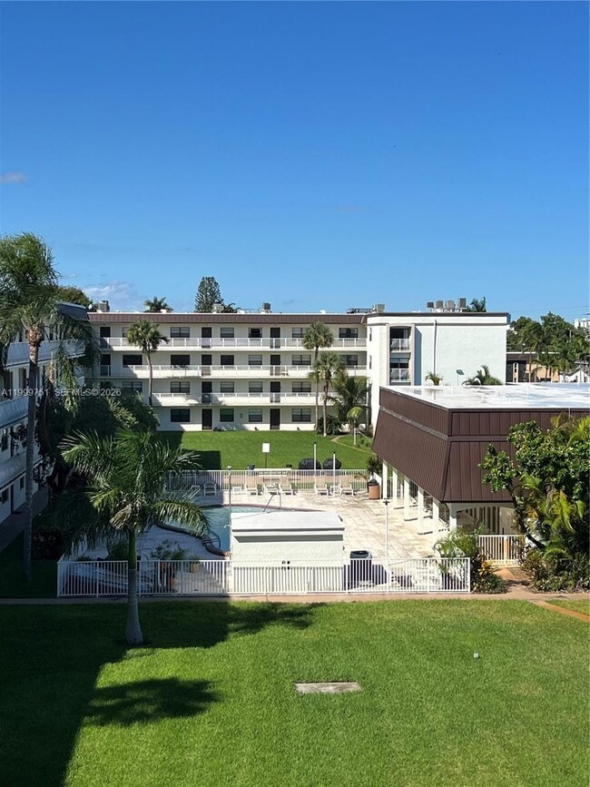 Building Photo - 500 NE 2nd St Unit 426