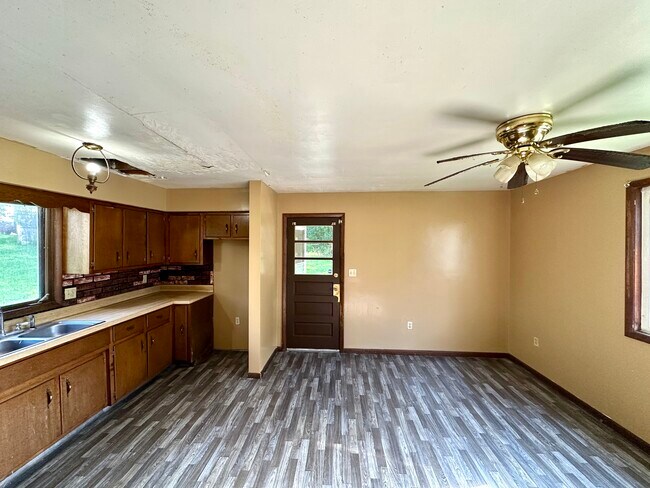 Photo - 105 W Terrace Ave
