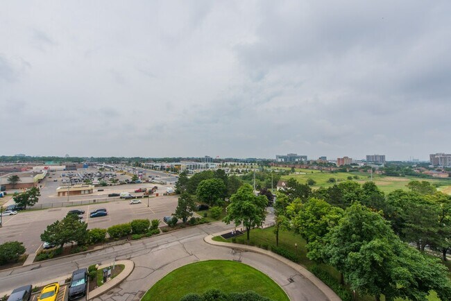 Photo - 220 Steeles Avenue West
