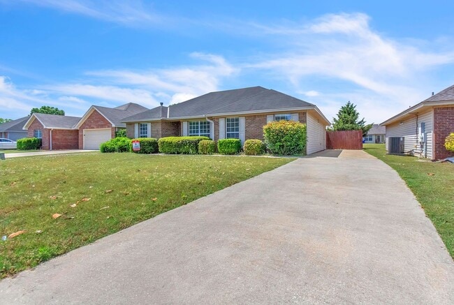Photo - ** 3 Bed 2 Bath located in Cotton Lakes ** Call 334-366-9198 to schedule a self tour