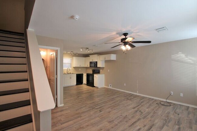 Photo - Tour Today! Beautiful 2/1.5 Townhome in Li...