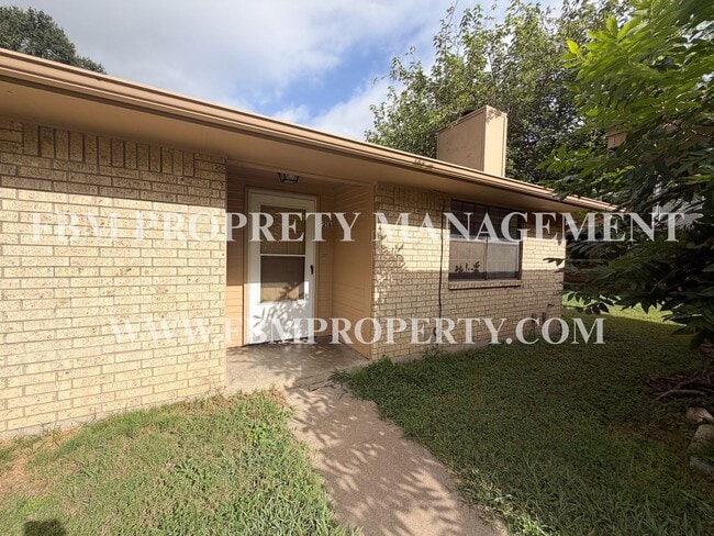 Building Photo - 221 Highland Ave Unit A