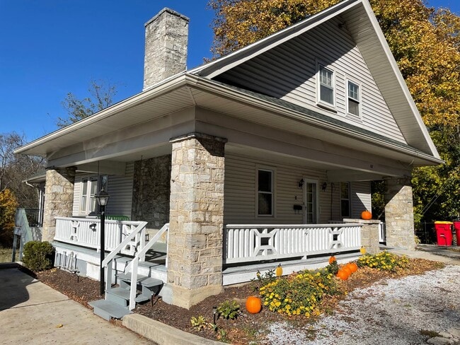 Building Photo - 107 E Main St Unit Apt 1