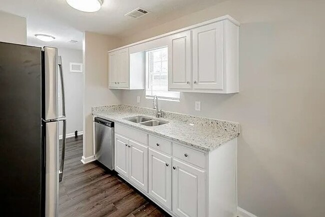 Photo - 1544 Holland Ave