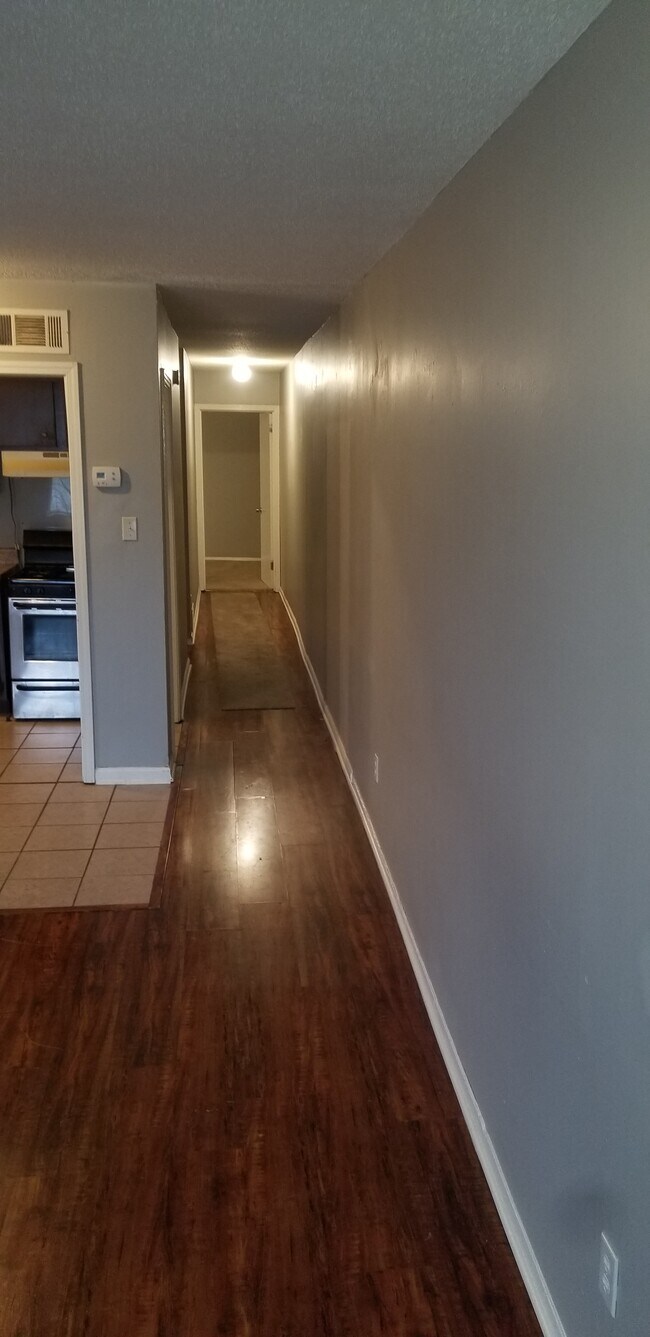 Photo - 1307-09 Halcomb ln