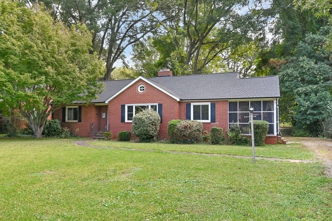 Photo - Newly Renovated 3-Bedroom Ranch with Spaci...