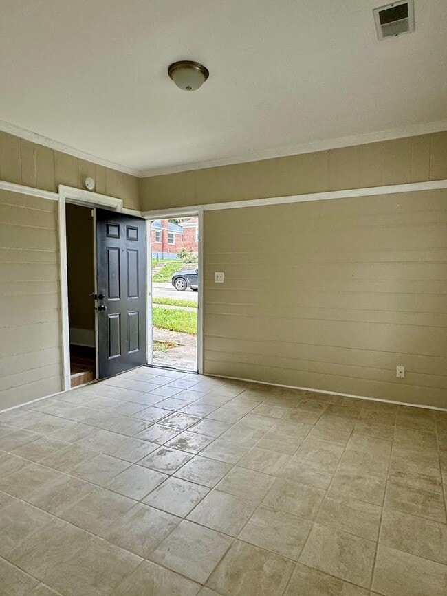 Photo - 2200 Bremont Ave Unit Apt A