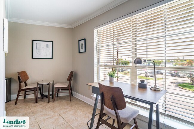 Photo - 1925 N 3rd St Unidad 323.1405978