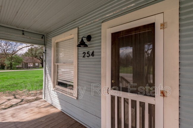 Photo - 254 S Railroad St