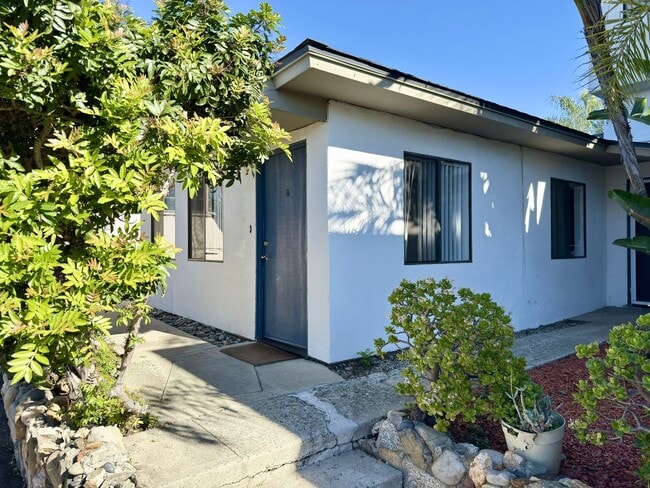 Building Photo - Charming Cottage in Oceanside! Unit A