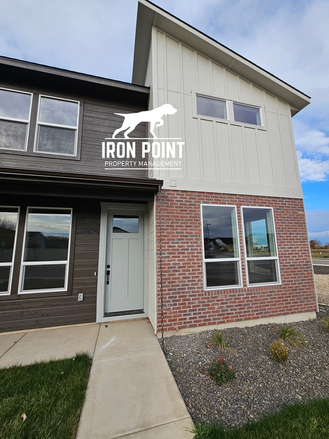 Building Photo - Brand New, Never-Lived-In 3-Bed, 2.5-Bath Townhome in Caldwell, ID – $1,000 Move-In Special!
