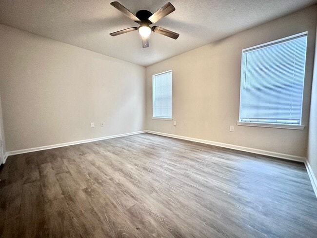 Photo - Newly Renovated 1B/1B Condo near Beach in ... Unit 006