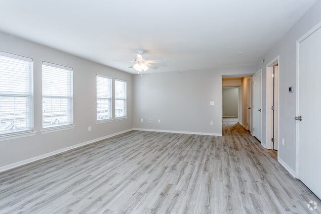3 habitaciones, 2 baños - Belmont (Reformado)