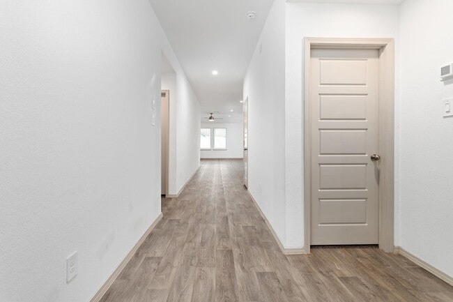 Photo - 6715 Riplee St