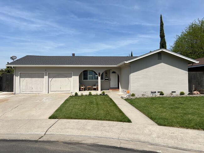 3-bedroom single story in Manteca! - 3-bedroom single story in Manteca! House