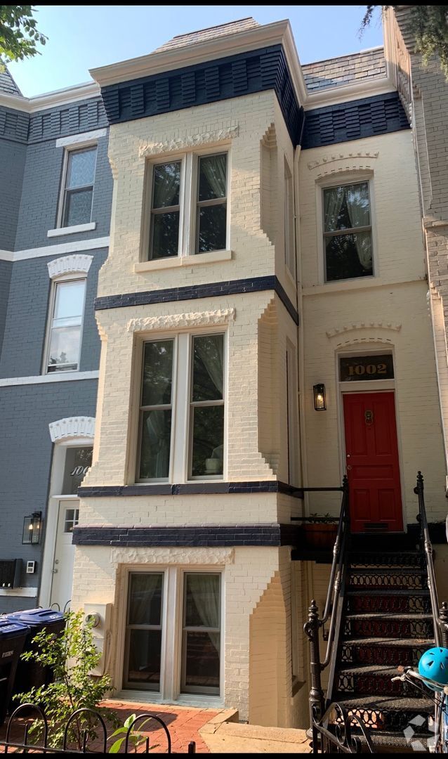 Building Photo - 1002 Constitution Ave NE Unit (Apt B)
