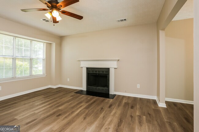 Photo - 661 Woodcrest Manor Dr House