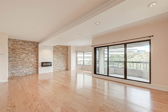 Photo - 2001 Holcombe Blvd