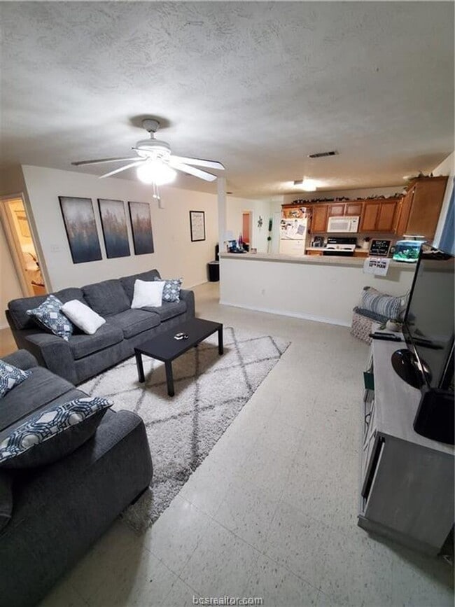 Photo - College Station - 3 bedroom /3 bath HOUSE Near TAMU!