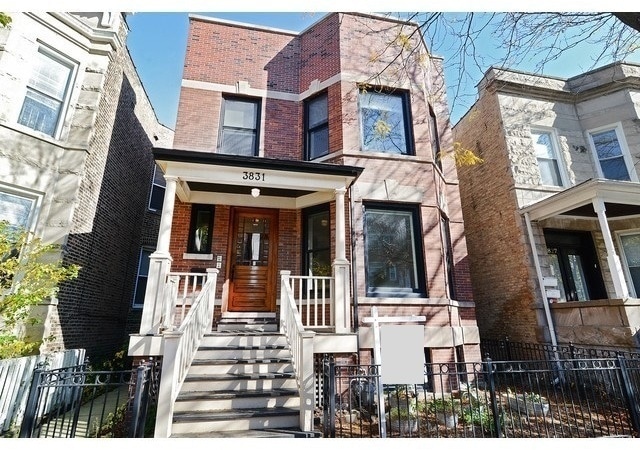 Building Photo - 3831 N Clark St Unit 1