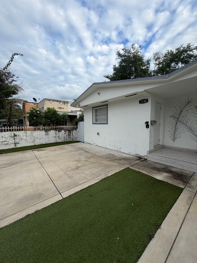 Building Photo - 1132 NW 38th St Rental