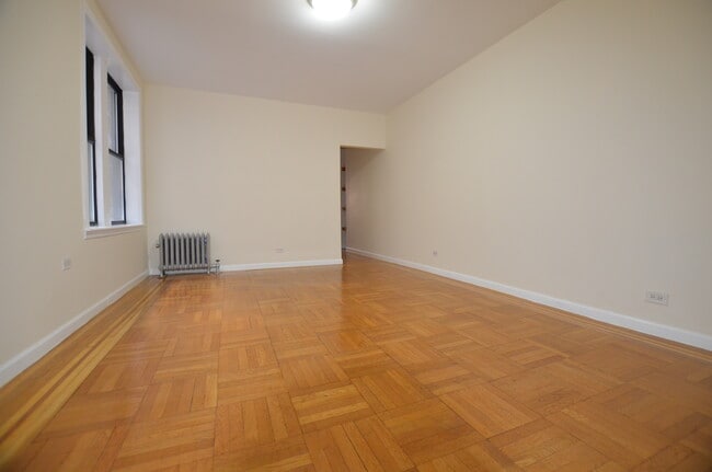 Photo - 121 E 38th St