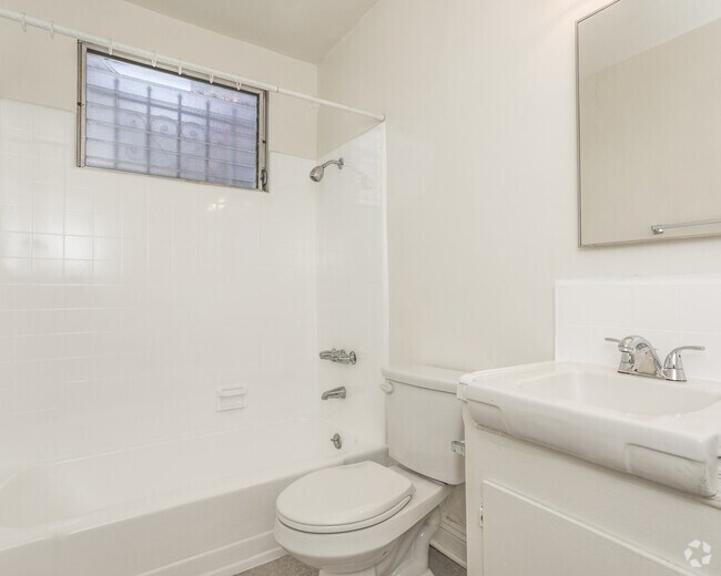 1BR, 1BA - 650 SF