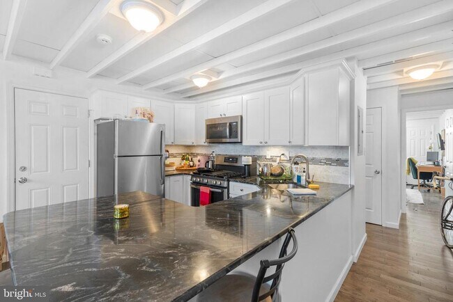 Photo - 530 Bainbridge St Unit 3F