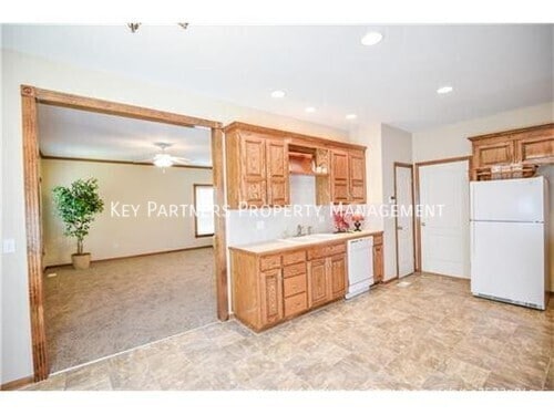 Photo - 1950 W Surrey-