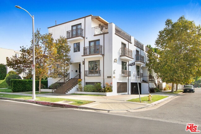 Building Photo - 1096 S Bedford Dr Unit 102