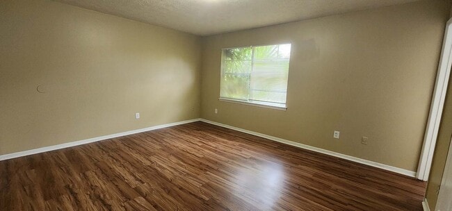 Building Photo - 1135 Caliente Dr Unit 2
