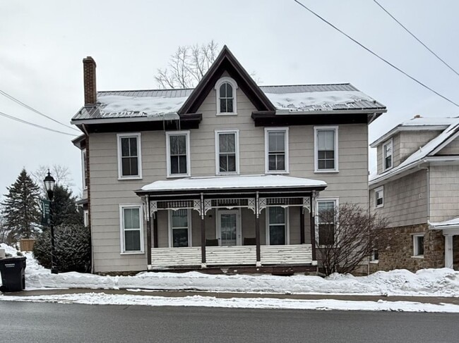 Building Photo - Pine Grove Mills Apartment!