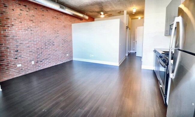 Building Photo - 882 S Clark St