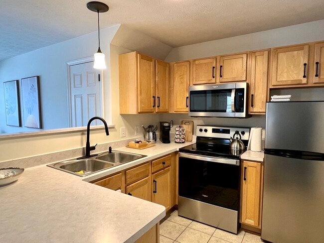 Summit Knolls Apartments and Townhomes